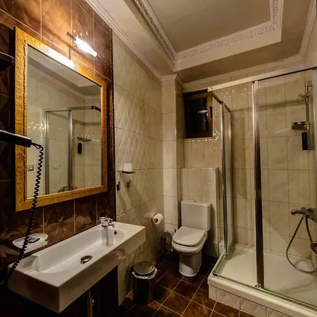 Chateau Rond Boutique & Káto Loutrákion