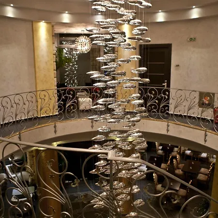Chateau Rond Boutique & 3* Káto Loutrákion