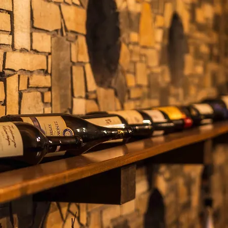 Chateau Rond Boutique & 3* Káto Loutrákion