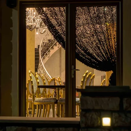 Chateau Rond Boutique & 3* Káto Loutrákion