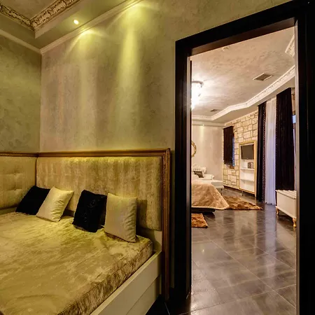 فندق Chateau Rond Boutique & 3*