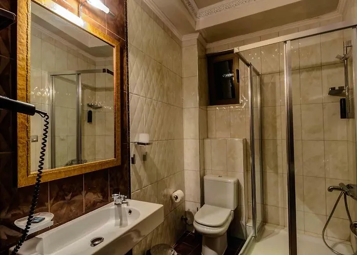 Chateau Rond Boutique & Káto Loutrákion