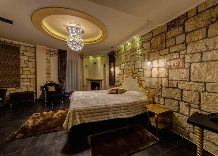 Chateau Rond Boutique & 3* Káto Loutrákion